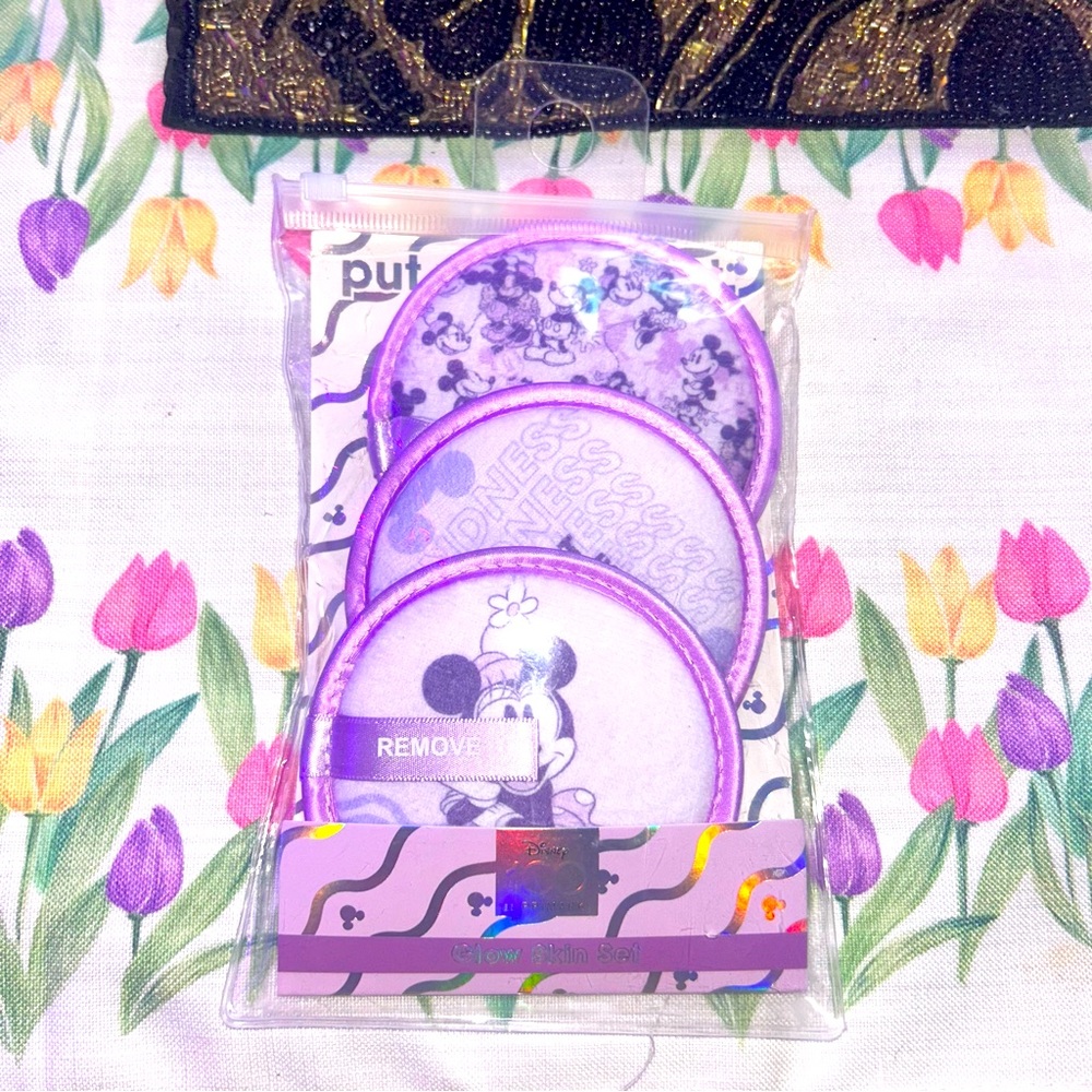 Disney Minnie Mouse reusable makeup remover pads .